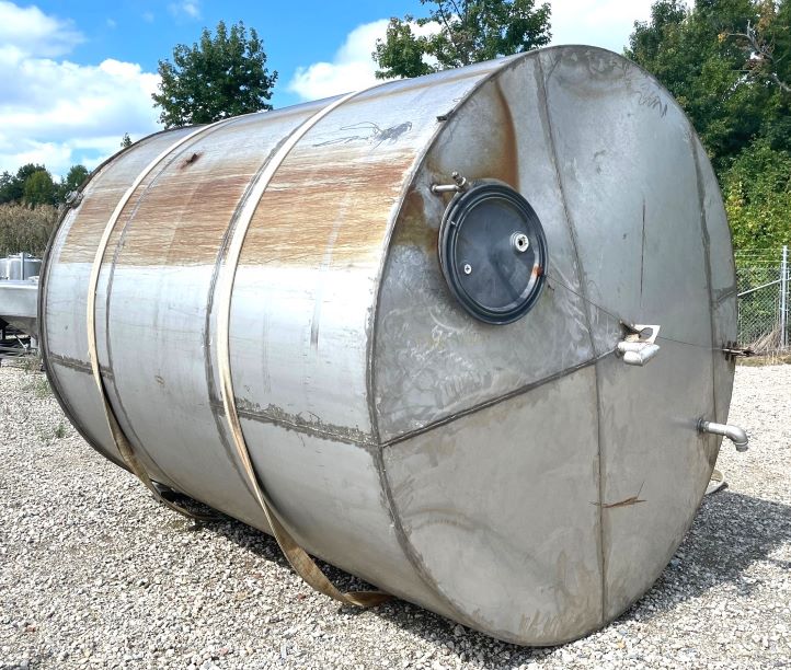 ***SOLD*** 5500 Gallon 304 Stainless Steel Storage Tank. 9' Dia. X 12' T/T. (9'6